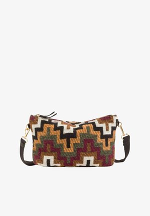 Mehrfarbige gewebte Tasche mit einem geometrischen Muster in Schwarz, Orange, Grün und Burgund. Reißverschluss und abnehmbarer Riemen.