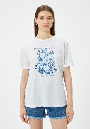 - T-shirt z nadrukiem