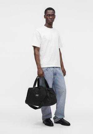 EA7 Emporio Armani, TRAIN SMALL GYM BAG UNISEX - Spordikott - black