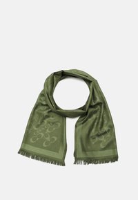 Bufanda verde oliva hecha de material suave, con un patrón sutil y flecos en ambos extremos. Forma rectangular para un uso versátil.