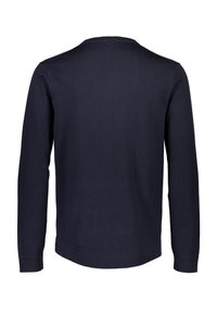 Maglione a pullover blu navy, realizzato in un tessuto morbido, presenta maniche lunghe e un colletto a girocollo con polsini e orlo a coste.