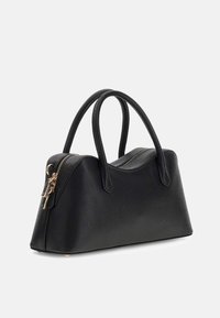 Czarna skórzana torebka o usztywnionej konstrukcji, z kontrastującymi złotymi elementami, dwoma uchwytami i teksturowaną powierzchnią. Zamykana na zamek błyskawiczny u góry.