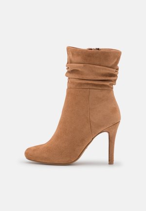 Enkellaarsjes met hoge hak - cognac