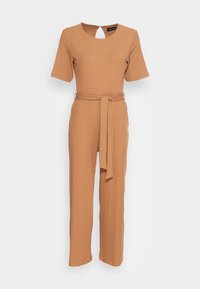 Ribbad brun jumpsuit med rund hals, korta ärmar och ett knytbälte i midjan. Har en nyckelhålsdetalj på baksidan.