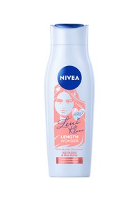 NIVEA Length Wonder Shampooflasche aus hellblauem Kunststoff, mit pinken Akzenten und einem schwarz-blauen Logo. Verfügt über ein limitiertes Design.