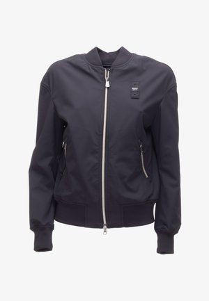 Černá bomber bunda se stříbrným předním zipem, zipovanými bočními kapsami, žebrovanými manžetami a lemem a malou obdélníkovou nášivkou s logem na hrudi.