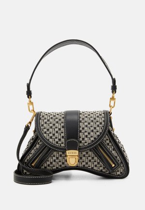 Petit sac à main Guess noir et beige à motifs avec fermoir doré, deux fermetures éclair, forme courbée, une bandoulière courte et une longue amovible.
