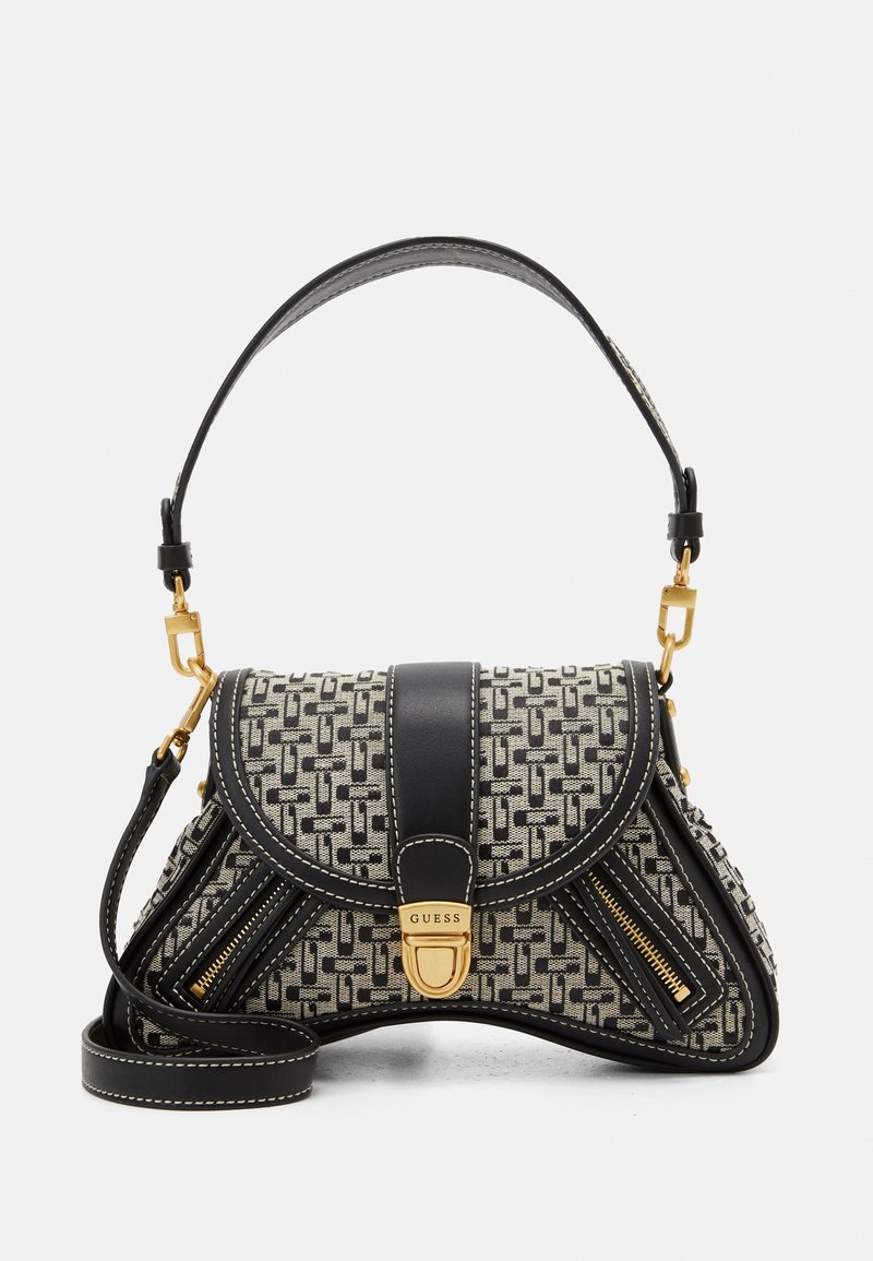 Petit sac à main Guess noir et beige à motifs avec fermoir doré, deux fermetures éclair, forme courbée, une bandoulière courte et une longue amovible.