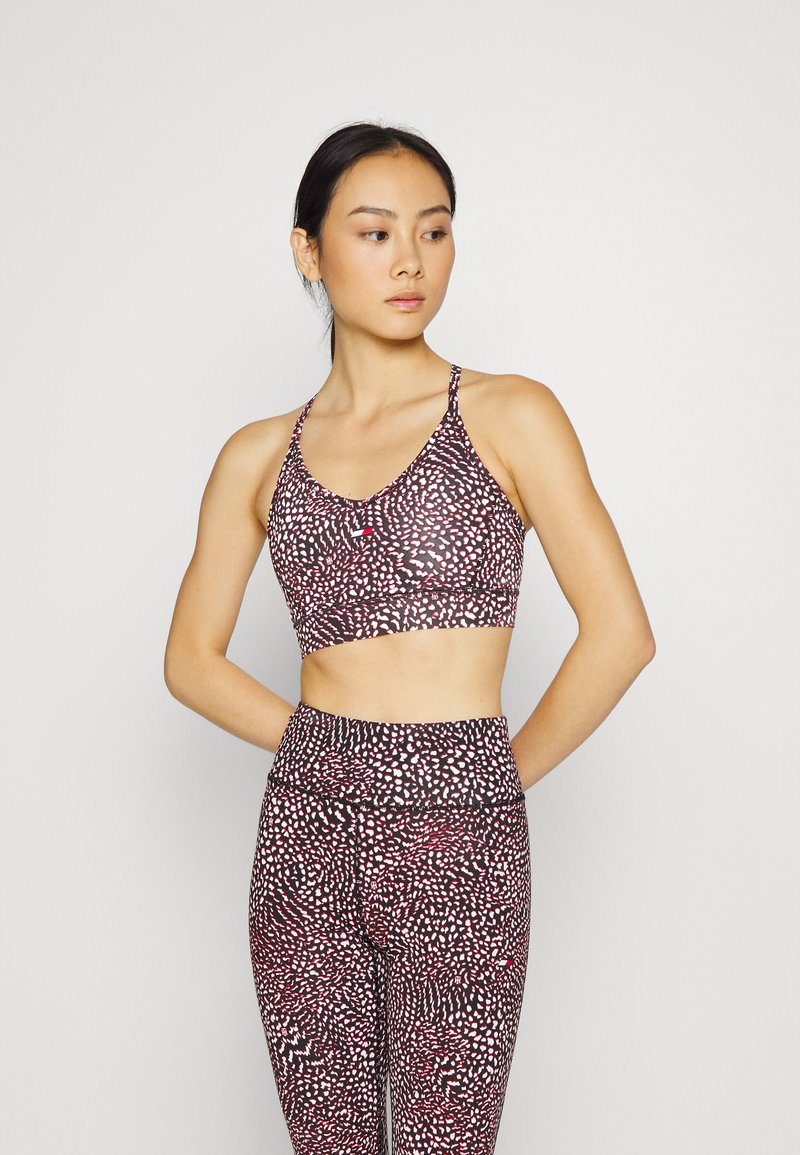 Tommy Hilfiger LIGHT INTENSITY  STRAP BRA - Sutiã desportivo de suporte ligeiro - black