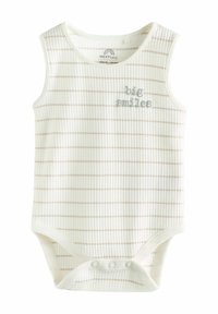 Weißer, gerippter Babybody mit dezenten beigen Streifen, der die Aufschrift "große Lächeln" in grauer Stickerei sowie einen Druckknopfverschluss am Boden aufweist.