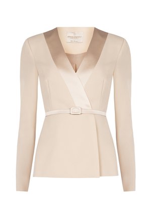 Blazer beige a maniche lunghe con rever in raso e una cintura sottile abbinata con una piccola fibbia in vita.