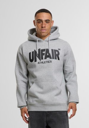 Sudadera gris hecha de tela suave con un bolsillo frontal, que presenta un audaz logo negro de "UNFAIR ATHLETICS" y capucha con cordón.