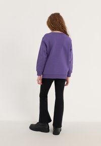 Thumbnail Image 4