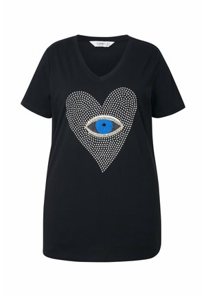 Černé tričko s V-výstřihem a designem srdce vyrobeným z rhinestones, s centrálním motivem modrého oka. Krátké rukávy, měkká tkanina, volný střih.