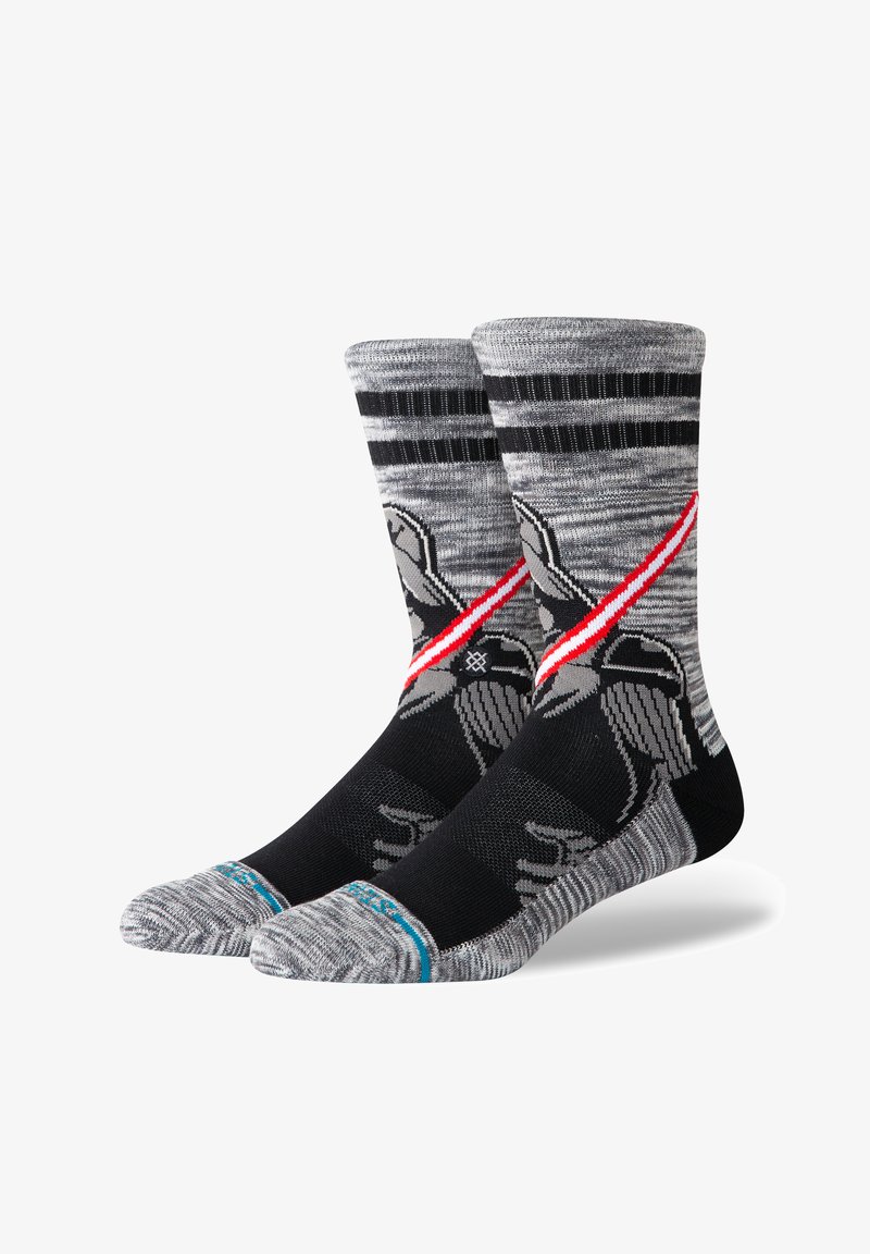 Mustrid musta ja halli sokid, millel on graafiline disain, triibuline ääreosa ja sinine aktsent varba lähedal. Valmistatud mugavuse ja vastupidavuse tagamiseks.