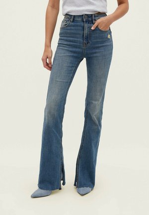 Vaqueros a campana - blue denim