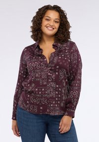 Camicia button-up bordeaux con motivo paisley, in tessuto morbido, maniche lunghe e una vestibilità rilassata. Presenta un colletto e bottoni frontali.
