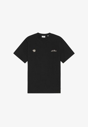 Camiseta negra de manga corta con un pequeño gráfico de rosa beige en el pecho izquierdo y texto en cursiva "Los Deux" en el pecho derecho.