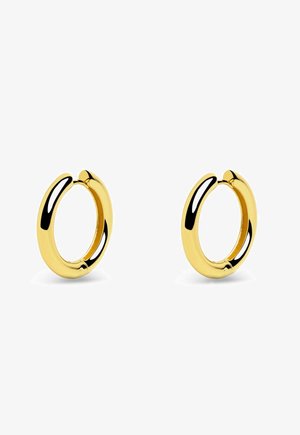Boucles d'oreilles en or avec une surface lisse et brillante et un design arrondi. Notables pour leur fermeture sans soudure et leur apparence substantielle.