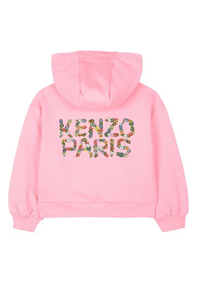 Roze katoenen hoodie met een groot, kleurrijk "KENZO PARIS" logo op de achterkant, met verschillende bloemen- en bladenpatronen.