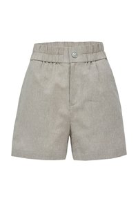 Pantalones cortos de punto beige de cintura alta con una cintura elástica y un cierre decorativo de botón plateado en la parte delantera.