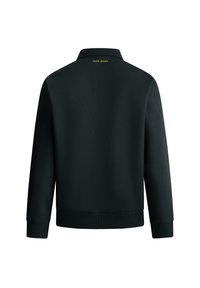 Zwarte trui met een geribde kraag en manchetten. Heeft een gladde textuur en een gele "PEPE JEANS" logo achteraan bij de kraag.