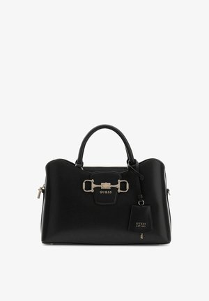 Borsa Guess in pelle nera con doppio manico, dettaglio di chiusura argento e targhetta pendente con il nome del marchio e l'anno di fondazione incisi.