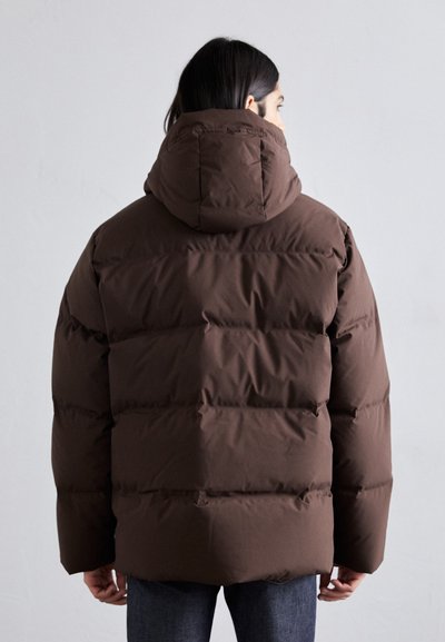 Holzweiler DOVRE JACKET - Jachetă cu puf - dark brown