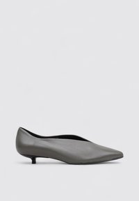 Gray pointed-toe shoe made of smooth material, featuring a low kitten heel and a sleek design with a simple silhouette.