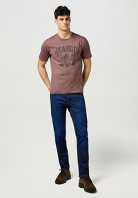Wrangler GREENSBORO - Straight leg jeans - rustic navy