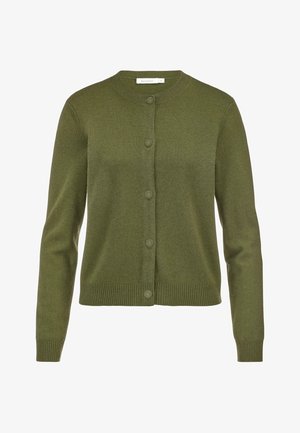 Kardigan oliwinowej zieleni wykonany z miękkiej dzianiny, z okrągłym dekoltem, długim rękawem i sześcioma dopasowanymi guzikami z przodu.