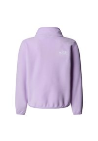 Jasnofioletowa bluza polarowa z wysokim kołnierzem i długimi rękawami. Na górnej części pleców znajduje się małe, białe logo. Miękki, teksturowany materiał.