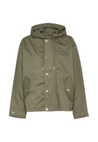 Jachetă cu glugă de culoare verde măslinie, cu închidere prin capse, buzunare laterale și croială lejeră. Fabricată dintr-un material ușor, cu detalii de design minime.