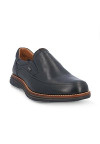Zapato negro de cuero sin cordones con una superficie lisa, cuello acolchado, acentos marrones y una suela texturizada. Diseñado para la comodidad y facilidad de uso.