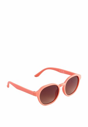 Lunettes de soleil rondes avec une monture en plastique corail mat et des verres teintés marron, dotées de branches droites et de détails subtils sur les branches.