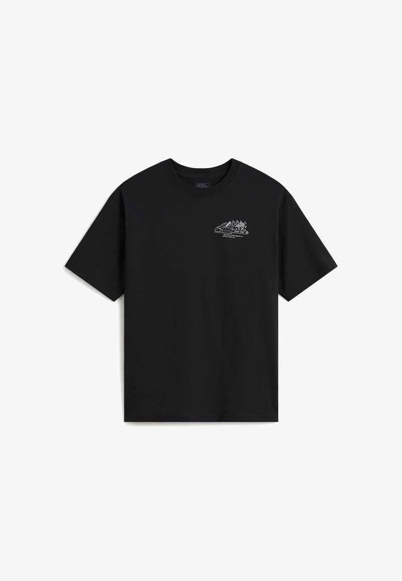 Svart t-shirt med kort ärm med liten vit Vans-skografik och text på övre vänstra bröstområdet.