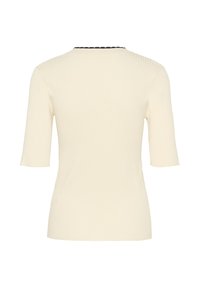 Cremefarvet ribbet kortærmet strikbluse med sort bølget kant ved nakken bagpå, vist fra bagsiden.