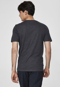 Selected Homme SHDTHEPERFECT - Camiseta básica - anthracite