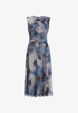 Sukienka bez rękawów w kwiatowy wzór w odcieniach niebieskiego i fioletowego, z drapowanym materiałem i dopasowaną talią, sięgająca do kolan.