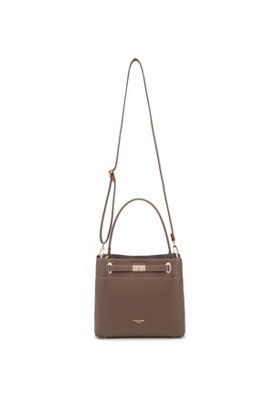 Borsa a mano in finta pelle marrone con doppio manico e tracolla removibile. Presenta dettagli in metallo dorato e una superficie liscia.