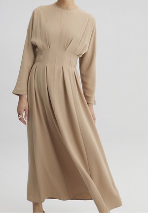 Touché Privé, Robe longue - beige