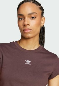 adidas Originals ESS SLIM - Basic T-shirt - shadow brown