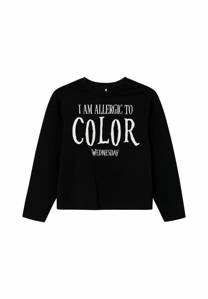 Svart langermet skjorte med hvit tekst: "JEG ER ALLERGISK MOT FARGE ONSDAG." Rund hals og avslappet passform. Laget av mykt, pustende stoff.