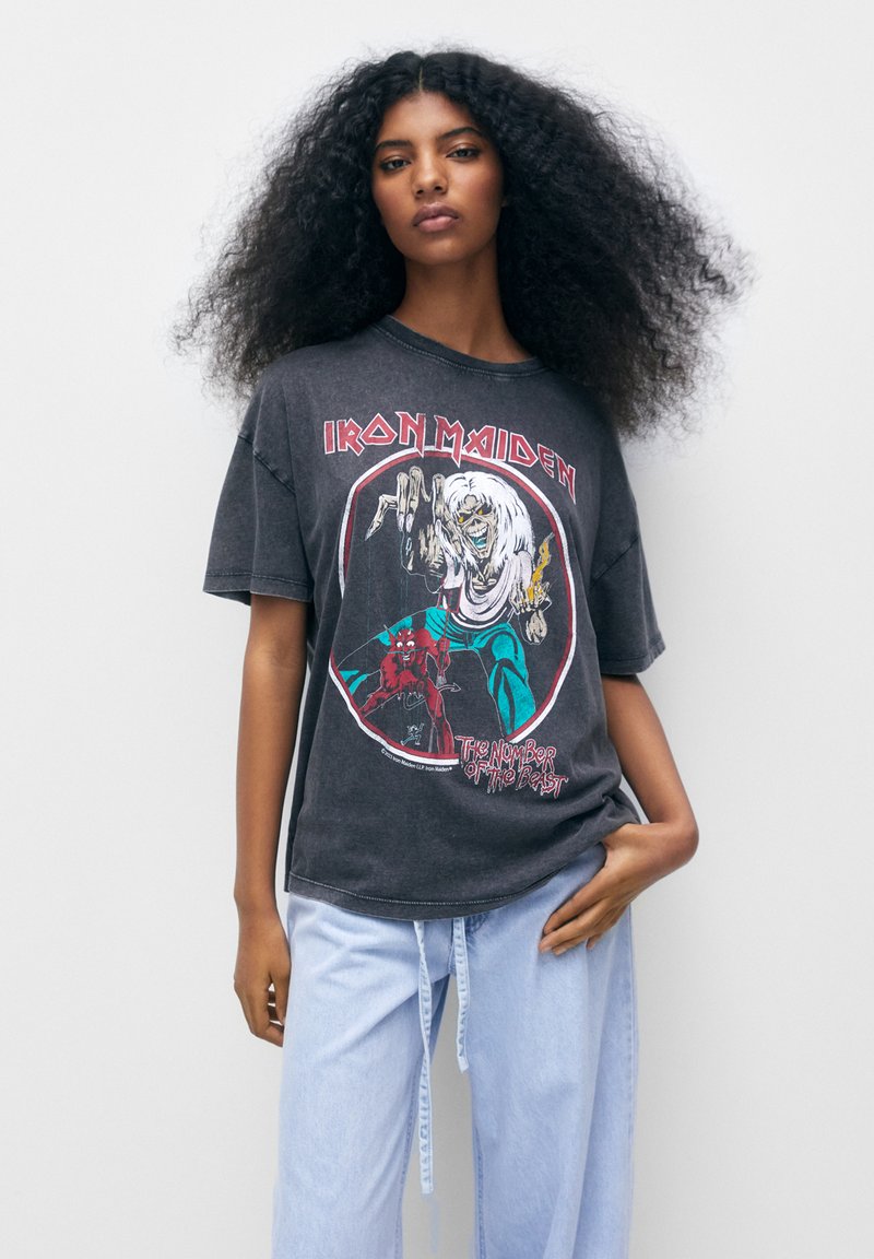 PULL&BEAR IRON MAIDEN Print Tshirt black Zalando.ie