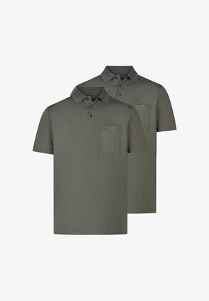 Dwie identyczne szare koszulki polo z krótkim rękawem, kołnierzykami i kieszeniami na piersi, wyświetlane nakładające się na siebie na białym tle.