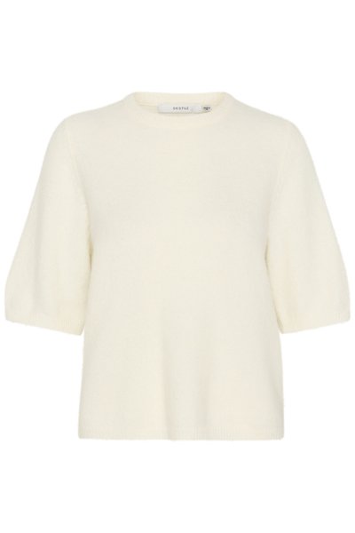 Pull à manches courtes et col rond en matière douce et duveteuse de couleur blanc cassé. Il présente une coupe décontractée avec des poignets et un ourlet côtelés.