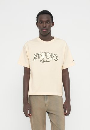 JORUPSTATE TYPO FRONT TEE  - T-shirt imprimé - antique white