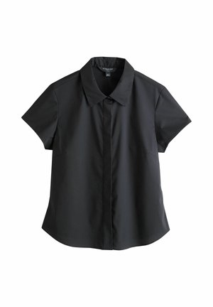 Svart kortärmad skjorta med krage och dolda knappar samt en lätt rundad fåll.