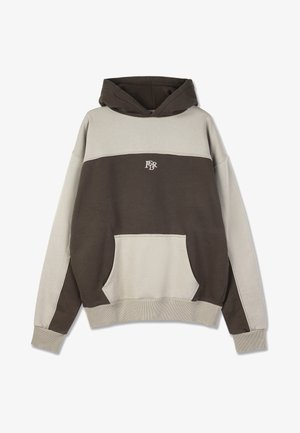 Bluza z kapturem w modnym kolorowym wzorze, z brązowymi i kremowymi panelami. Zawiera przednią kieszeń oraz ściągacze przy hemie i mankietach.