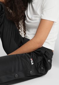 Fila GERALYN BUTTON PANTS - Pantalon de survêtement - black